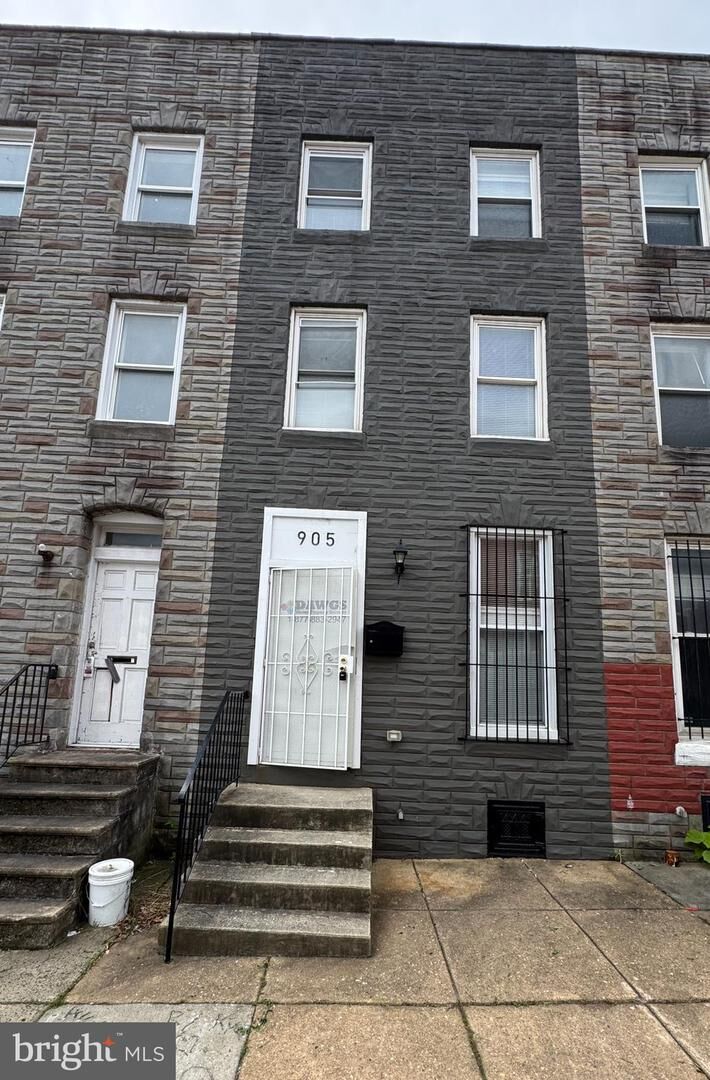 Property Photo:  905 Bennett Place  MD 21223 