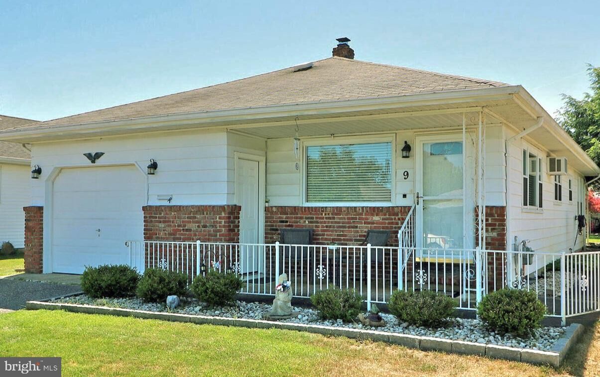 Property Photo:  9 Bolans Court  NJ 08757 