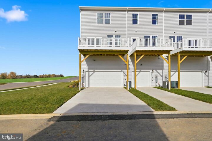 Property Photo: 487 Presidents Pointe Avenue 464 WV 25438