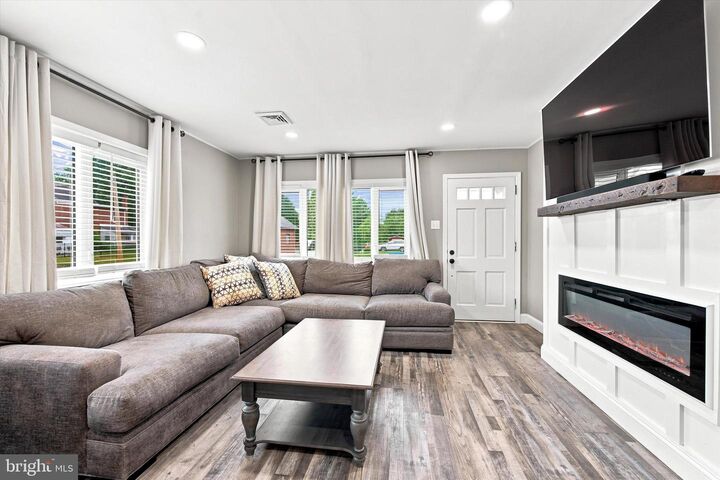 Property Photo:  613 W Race Street  PA 19464 