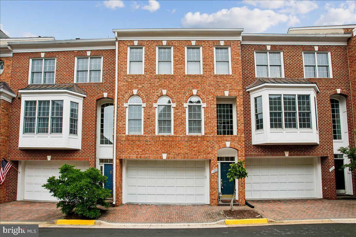 Property Photo: 1309 McLean Crest Court VA 22101