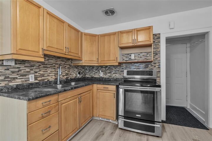 Property Photo:  1000 Strathcona Street  MB R3G 3G5 