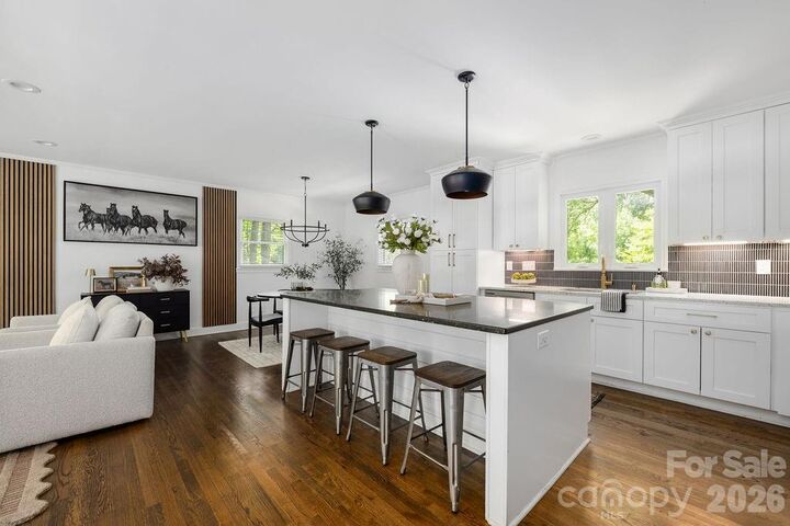 Property Photo:  6614 Old Providence Road  NC 28226 