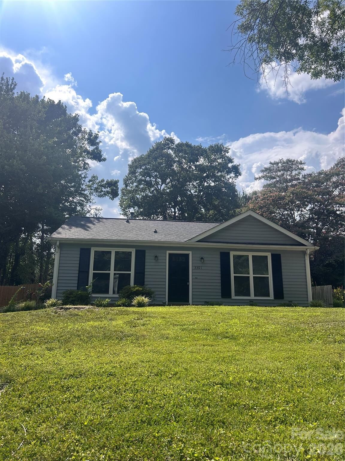 Property Photo: 3301 Braewick Place NC 28227