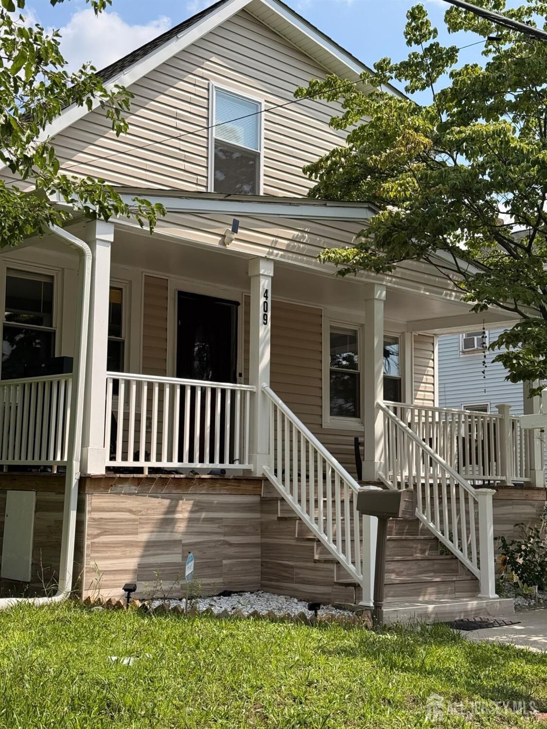 Property Photo:  409 Hancock Street  NJ 07080 