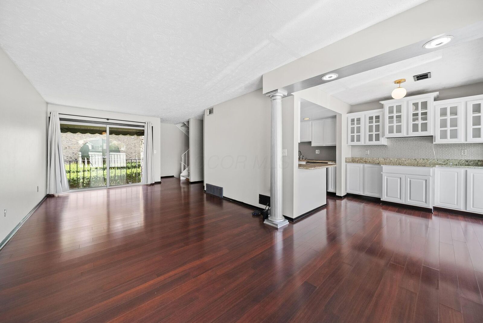 Property Photo: 1208 Ashland Avenue OH 43212