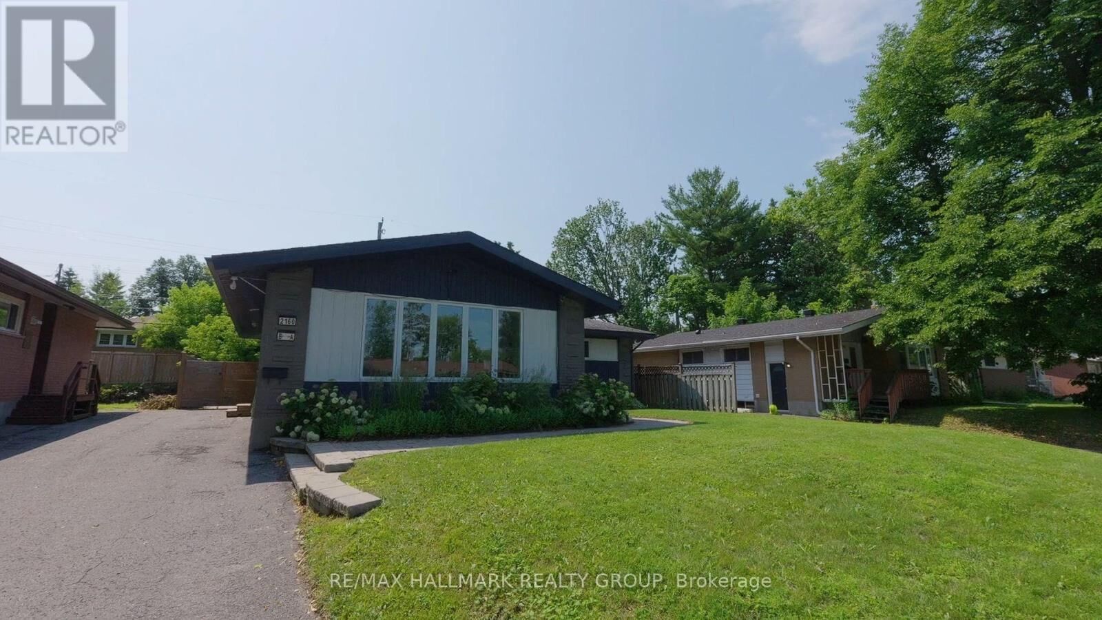Property Photo: 2160 Lambeth Walk ON K2C 1G1
