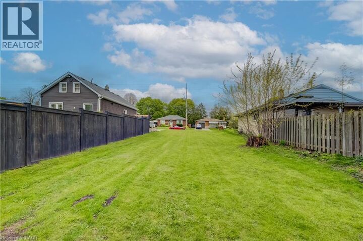 Property Photo:  428 Eagle Street South  ON N3H 1E7 