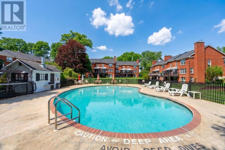 Property Photo: 15 Country Club Place ON K6V 6T7