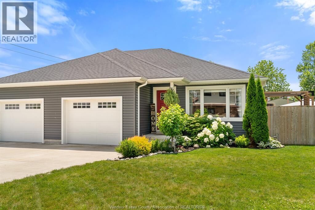 Property Photo:  1023 Oak Avenue  ON N9Y 3T5 