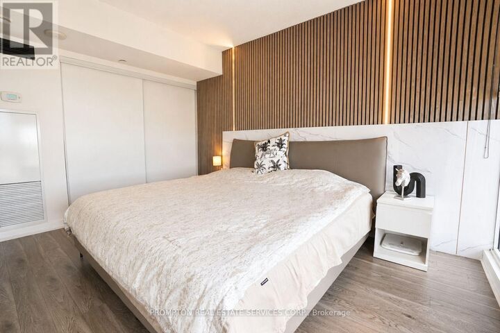Property Photo: 72 Esther Shiner Boulevard 717 ON M2K 2X9