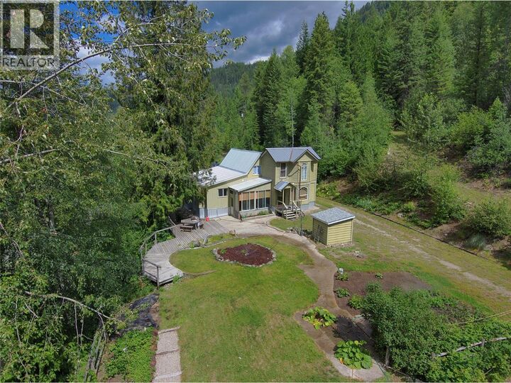 Property Photo: 440 Hubscher Road BC V0G 1L0