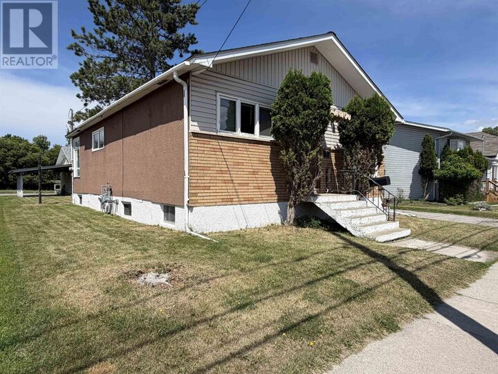 Property Photo:  238 Third St E  ON P9A 1P8 