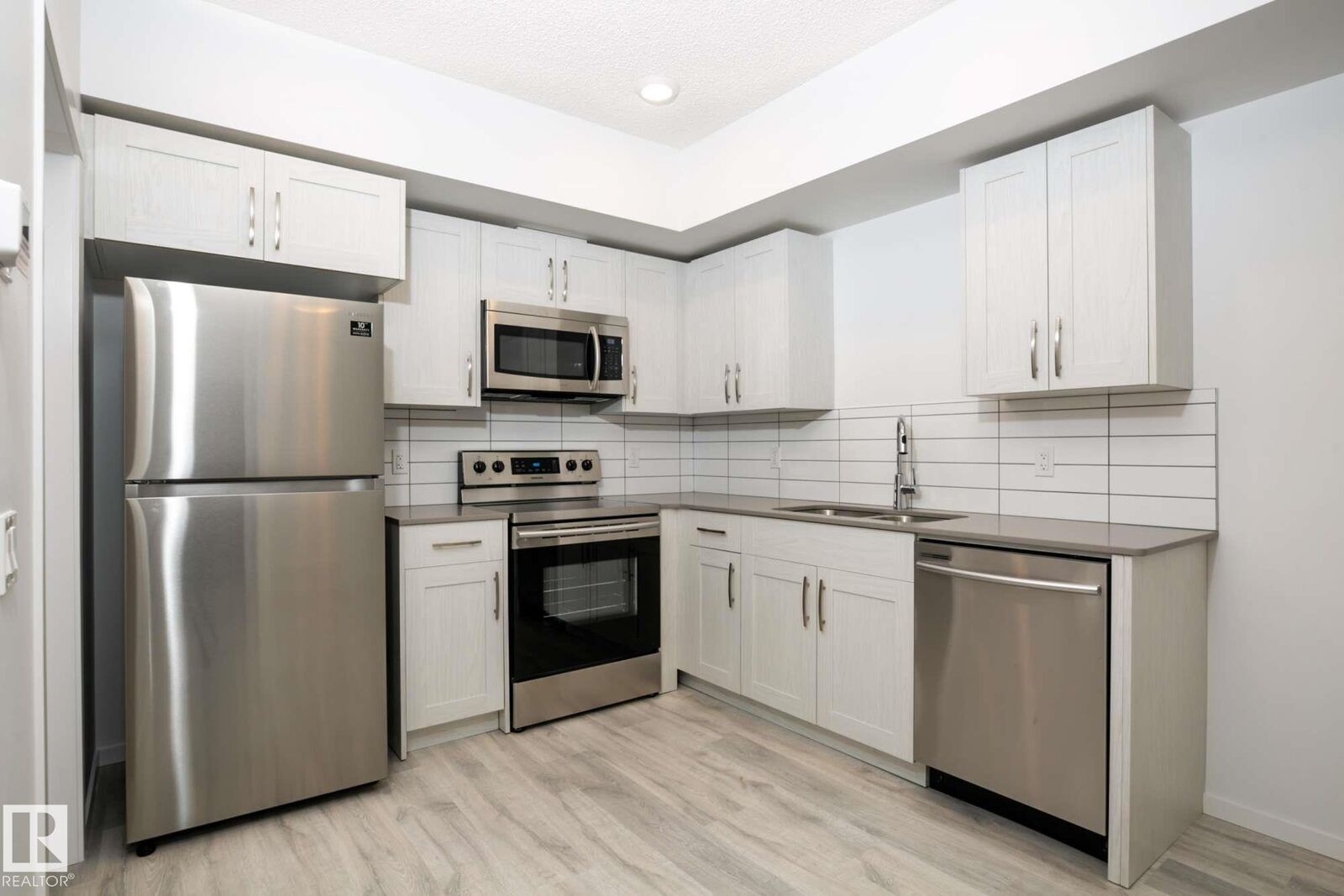 Property Photo:  4321 Cooke Lane SW Bsmt  AB T6W 4M7 
