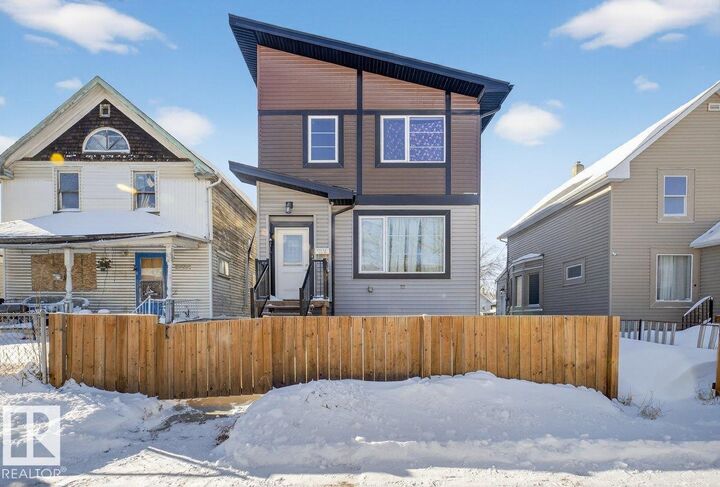Property Photo: 11616 82 Street NW 2 AB T5B 2V8