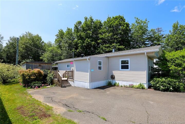 425 Kingsley Road — photo 1