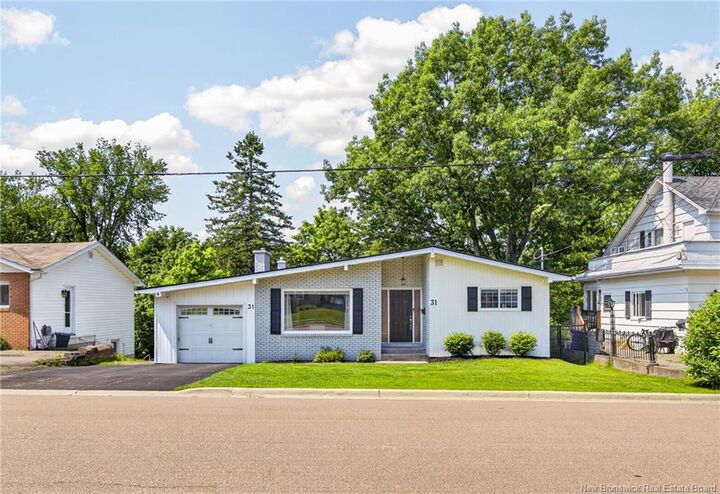 31 Alexander Avenue — photo 1