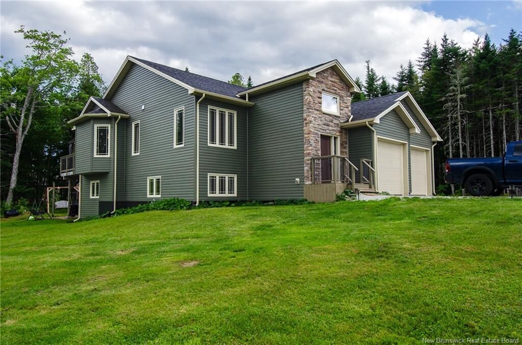 Property Photo:  18 Castlewood Drive  NB E5N 0K7 