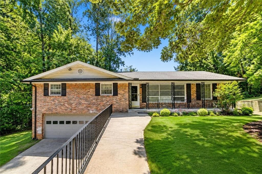 Property Photo: 3900 Greystone Court W GA 30083