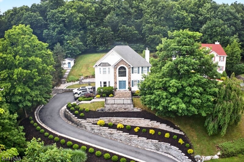 Property Photo:  8 S Deer Hill Run  NJ 07871 