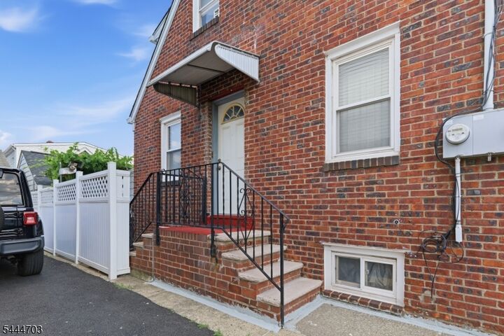 Property Photo:  76 Schuyler Ave 2  NJ 07031 