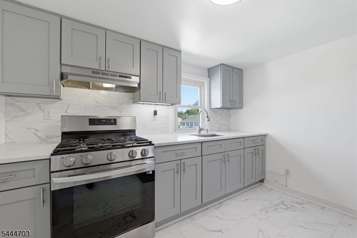 Property Photo:  76 Schuyler Ave 2  NJ 07031 