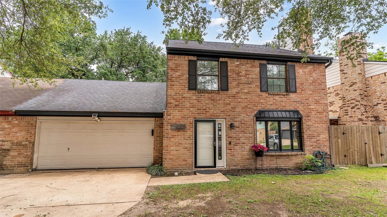 Property Photo: 9207 Barr Circle TX 77080