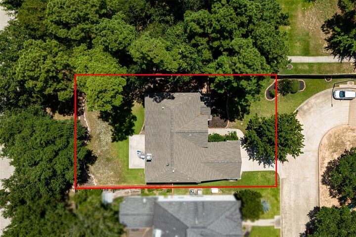 Property Photo: 2827 Cottonwood Walk Court TX 77388
