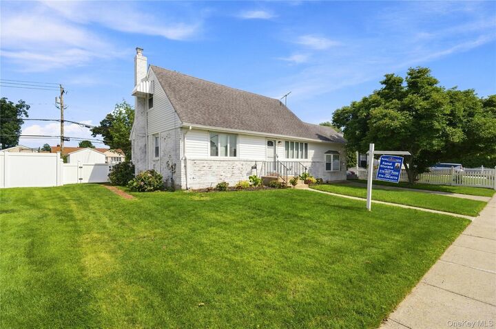 Property Photo:  25 Lois Lane  NY 11735 
