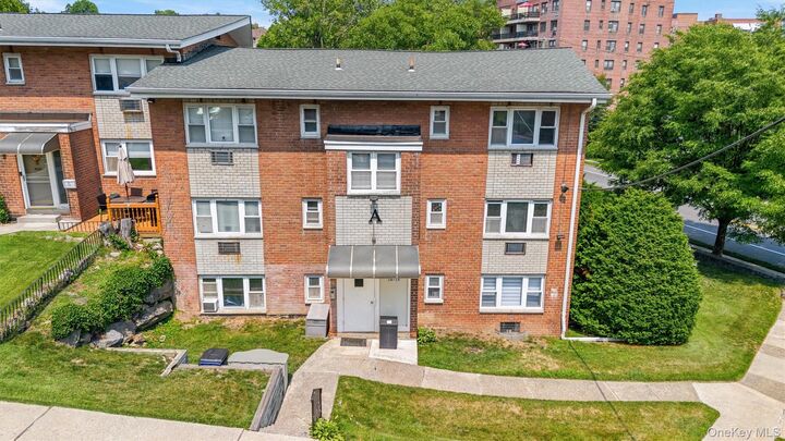Property Photo:  665 Pelham Road A15  NY 10805 