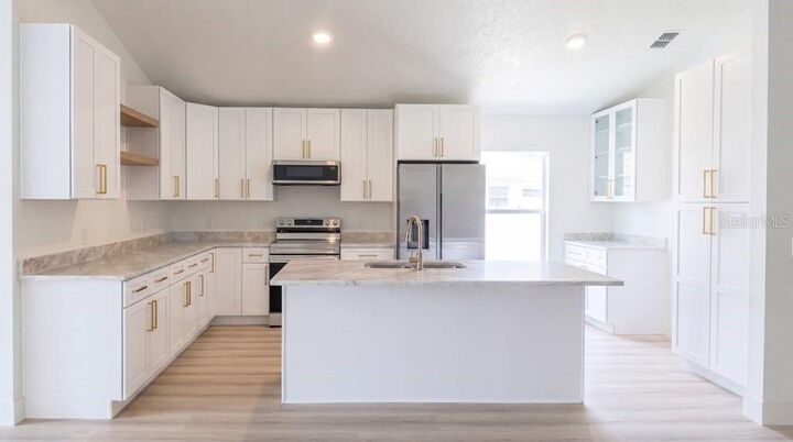 Property Photo:  5112 Laval Drive  FL 32839 