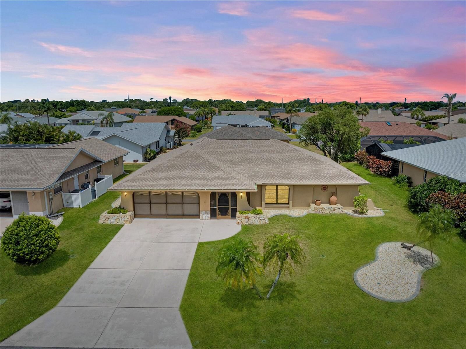 Property Photo:  5852 Lincoln Road  FL 34293 