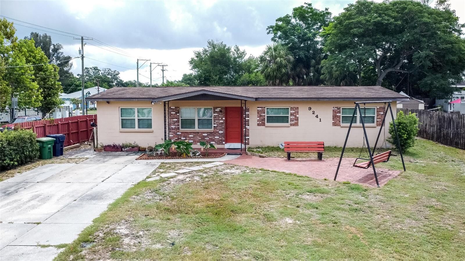 Property Photo:  9241 N 52nd Street  FL 33617 