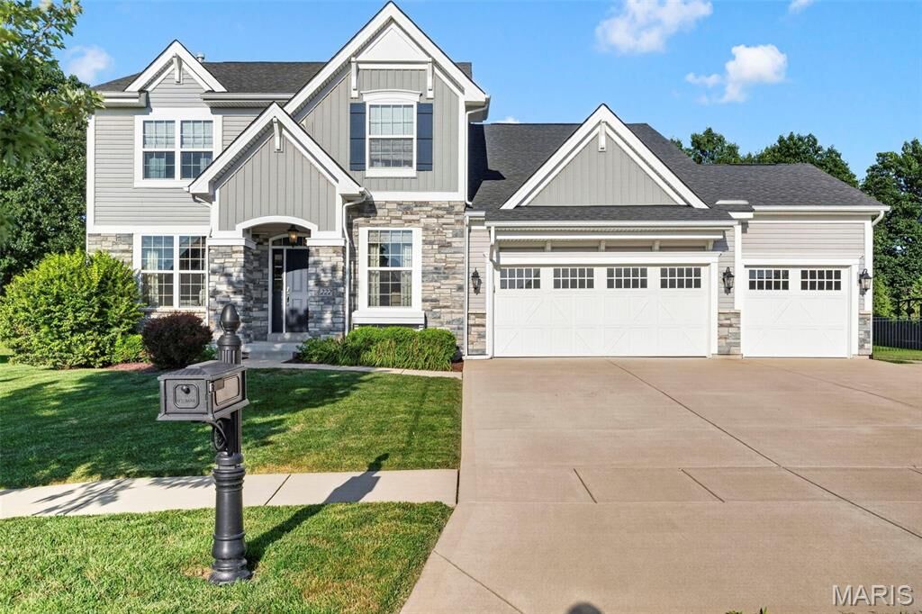 Property Photo: 222 Grayleaf Court MO 63385