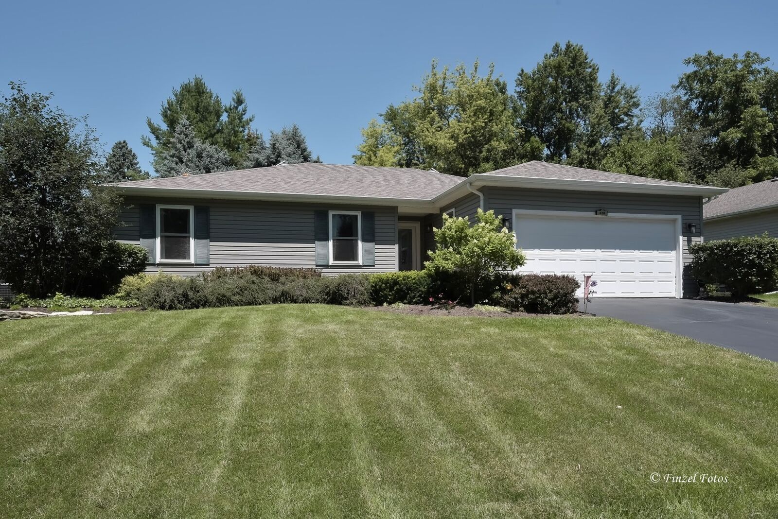 Property Photo:  328 Panama Avenue  IL 60140 