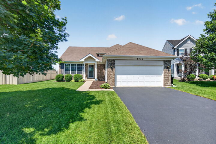 Property Photo:  1713 Aaron Lane  IL 60431 