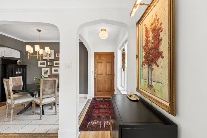 Property Photo: 1956 W Melrose Street 202 IL 60657