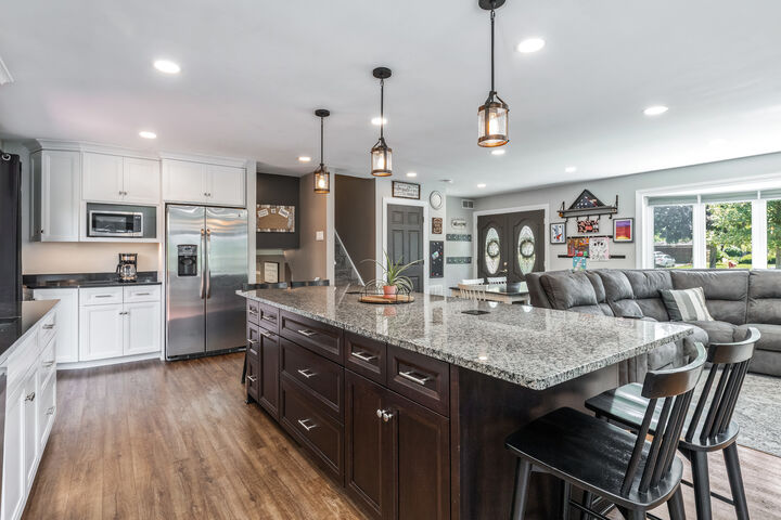 Property Photo:  2422 Chippewa Court  IL 60532 