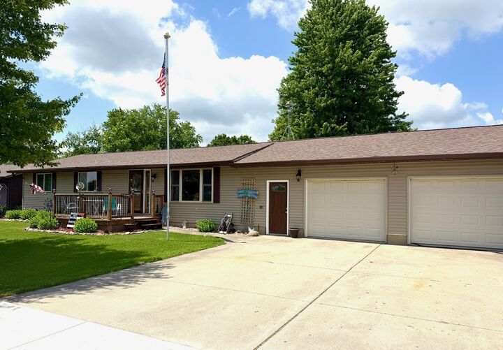 Property Photo:  110 N Seigel Street  IL 61334 