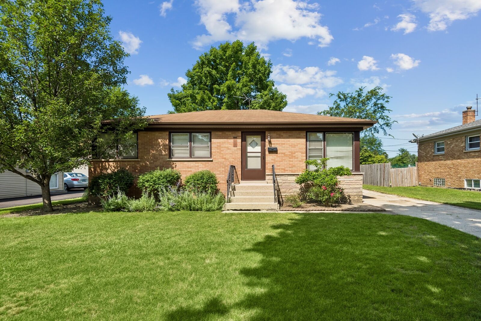 Property Photo: 242 N Greenview Avenue IL 60060