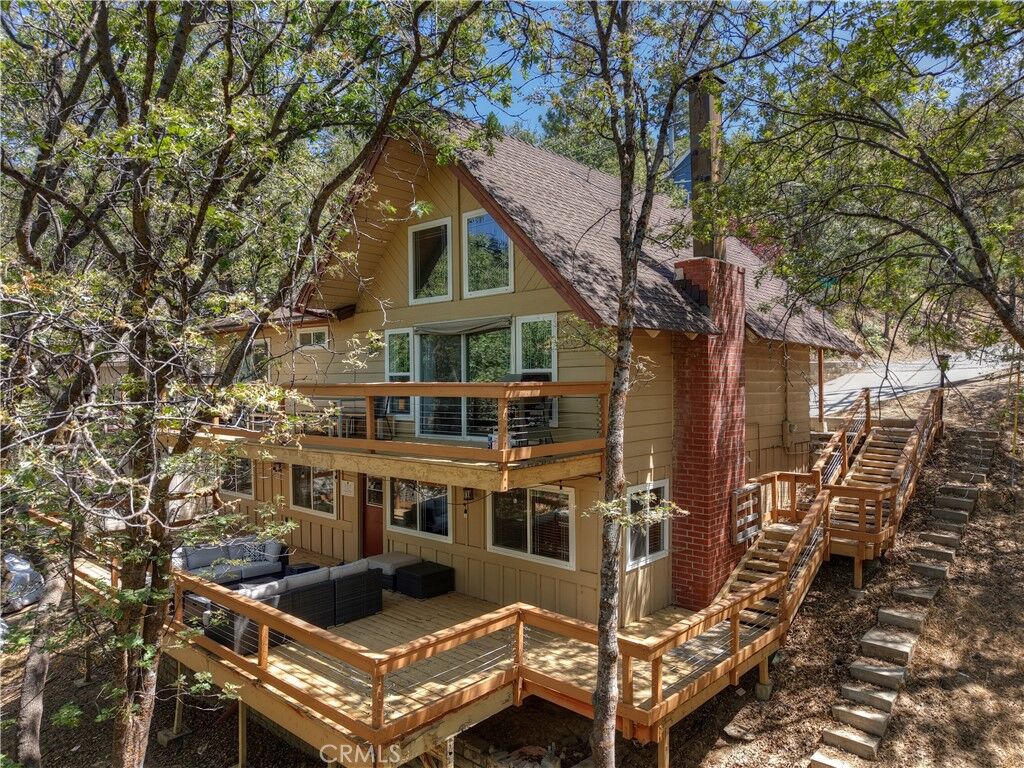 Property Photo: 1308 Sequoia CA 92352