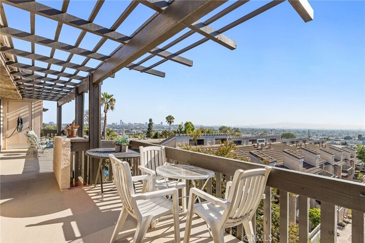 Property Photo: 2298 Rose Avenue 403 CA 90755