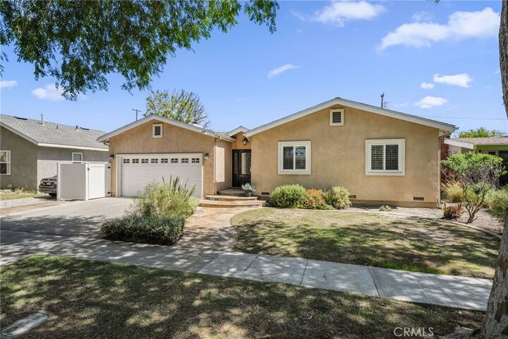 Property Photo: 2784 Vuelta Grande CA 90815