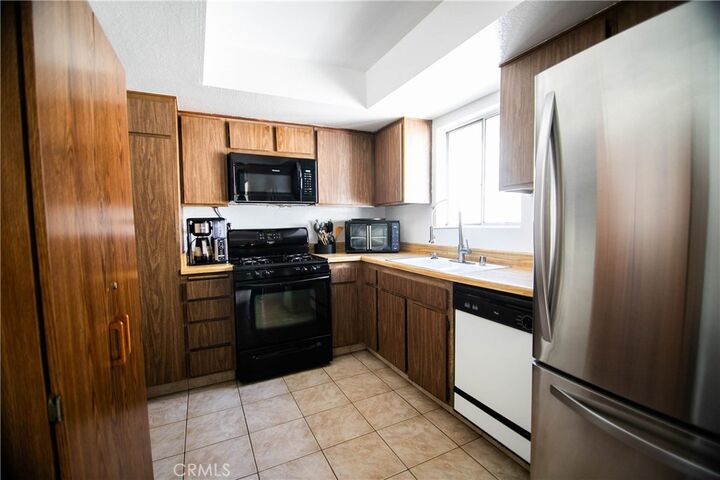 Property Photo: 639 E Olive 5 CA 91501