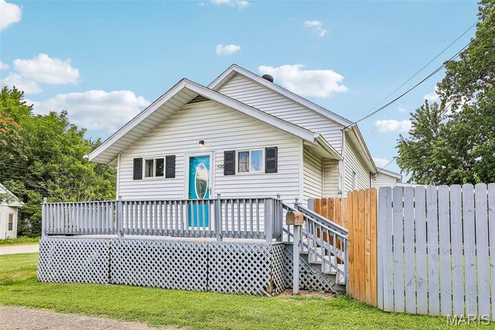 Property Photo:  1120 N Jefferson Street  IL 62056 