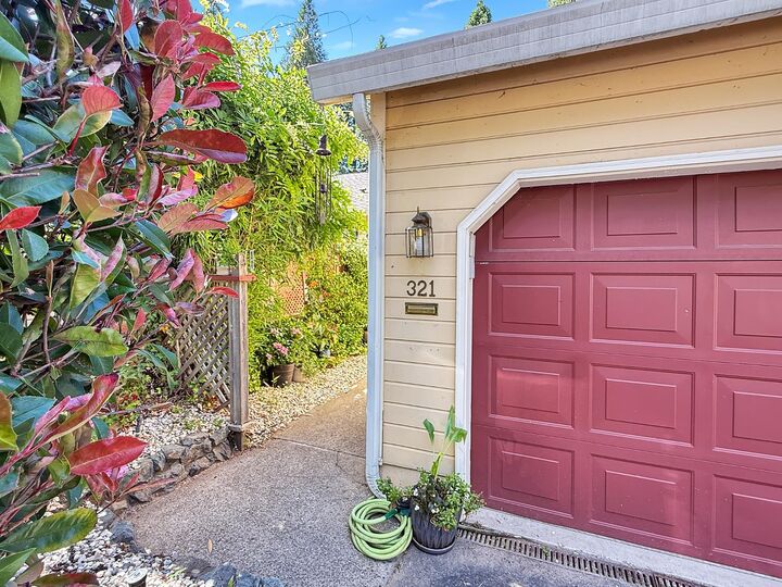 Property Photo: 321 Bridge Way CA 95959