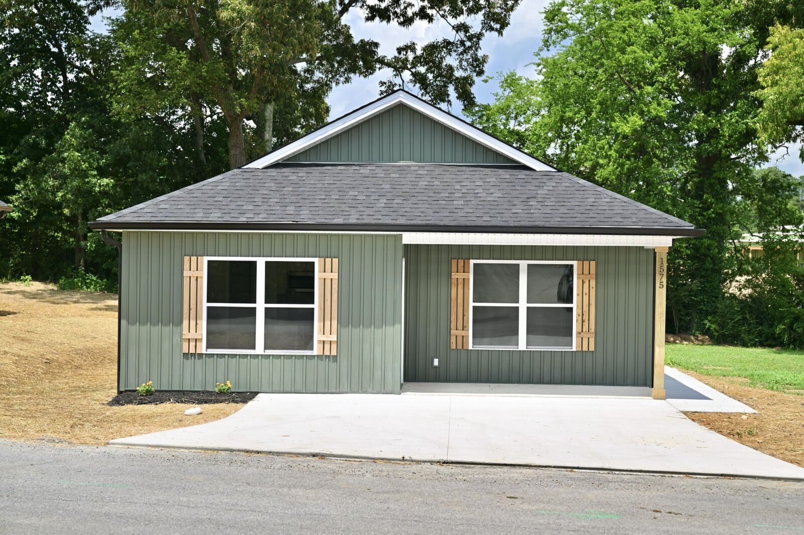 Property Photo:  1575 Strawberry Lane NE  TN 37311 