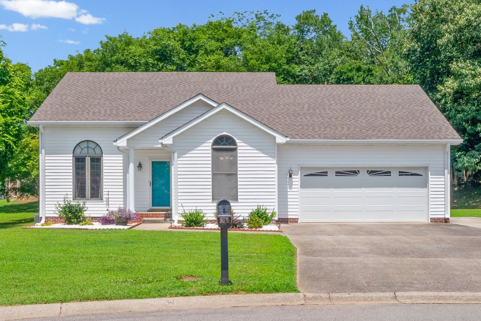 Property Photo:  1334 N Callywood Ct  TN 37040 