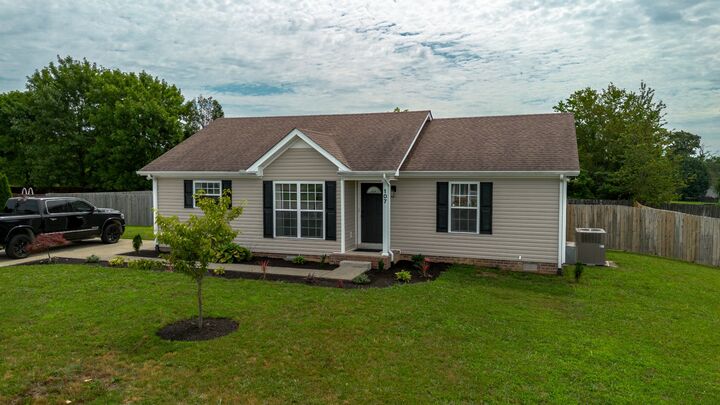 Property Photo:  107 Locke Ct  TN 37148 