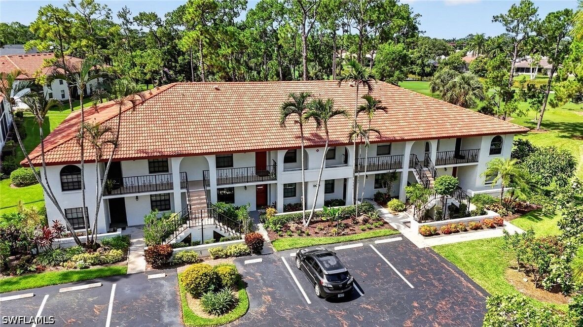 Property Photo: 909 Augusta Boulevard 7 FL 34113